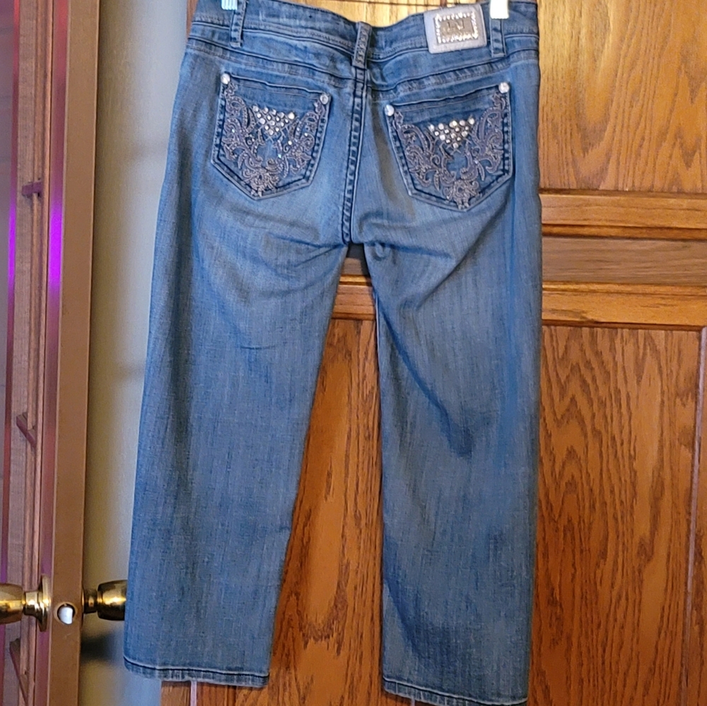 Capris - Picture 3 of 4